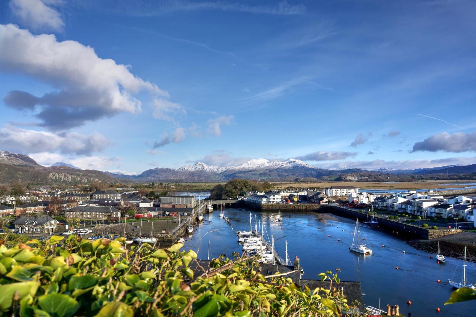 Porthmadog, Sleeps 11, 5 Bedrooms, 5 Bathrooms, Mountain Views Eksteriør billede