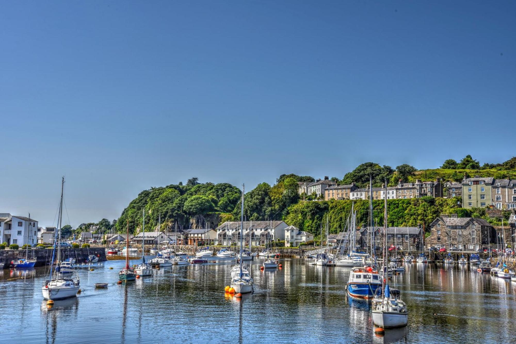 Porthmadog, Sleeps 11, 5 Bedrooms, 5 Bathrooms, Mountain Views Eksteriør billede